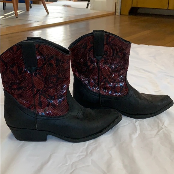 Rampage Shoes - Boot scoot and boogie!